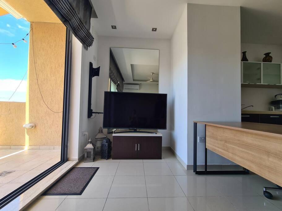 2 Bedroom Seafront Duplex Penthouse In The Heart Of Spinola Bay San Julián Exterior foto