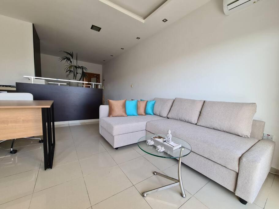 2 Bedroom Seafront Duplex Penthouse In The Heart Of Spinola Bay San Julián Exterior foto