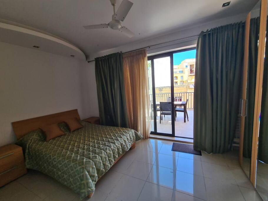 2 Bedroom Seafront Duplex Penthouse In The Heart Of Spinola Bay San Julián Exterior foto