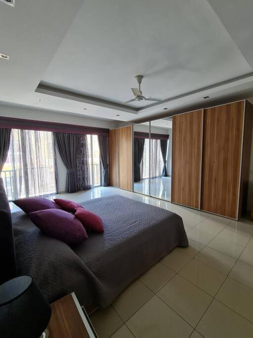 2 Bedroom Seafront Duplex Penthouse In The Heart Of Spinola Bay San Julián Exterior foto