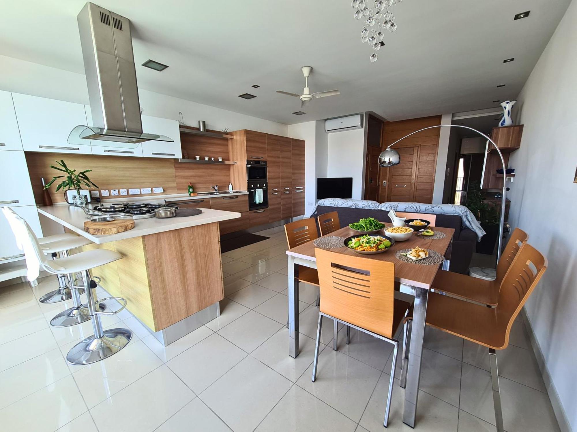 2 Bedroom Seafront Duplex Penthouse In The Heart Of Spinola Bay San Julián Exterior foto
