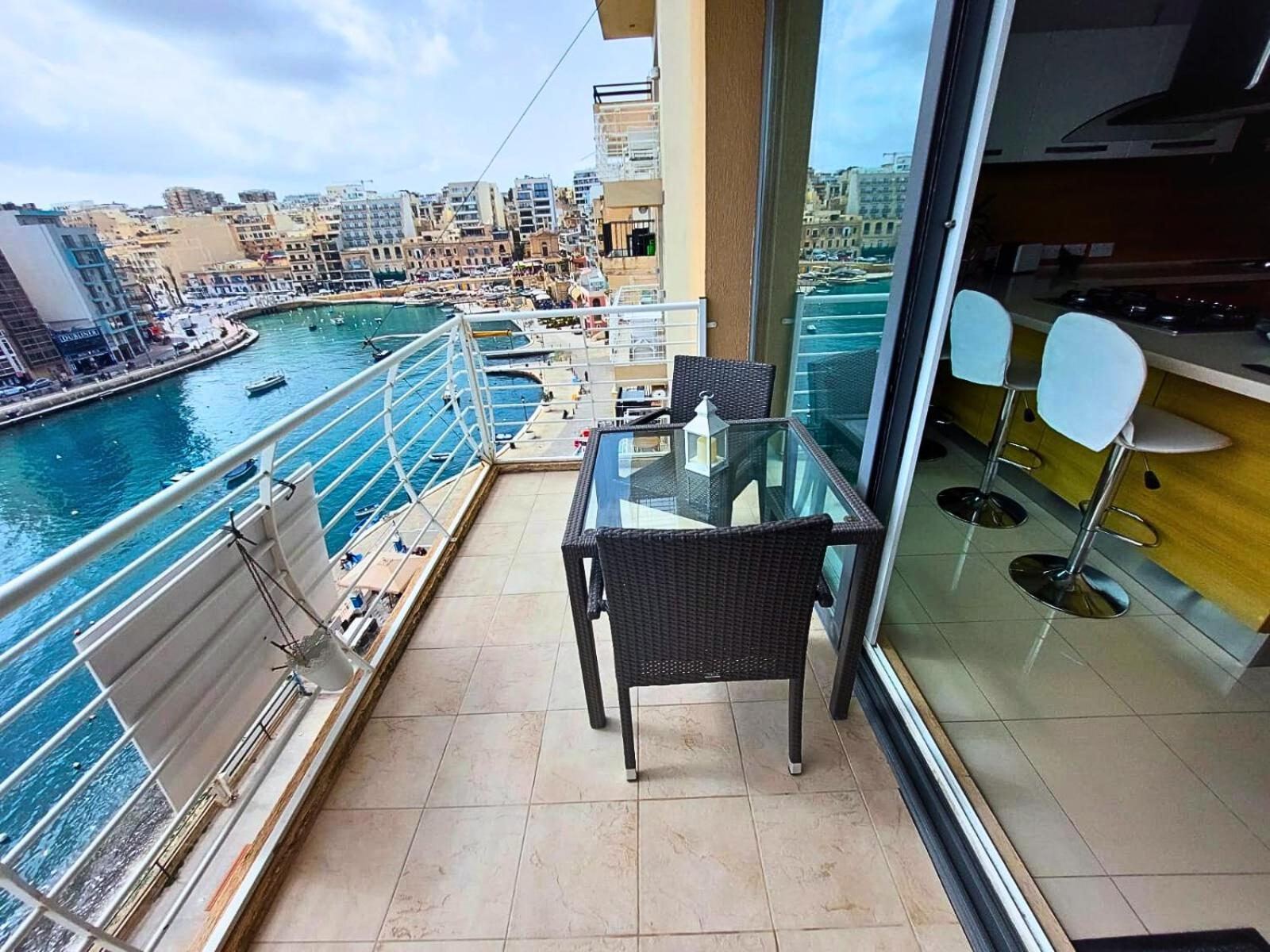 2 Bedroom Seafront Duplex Penthouse In The Heart Of Spinola Bay San Julián Exterior foto