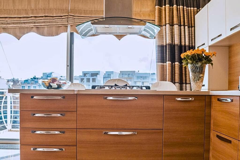 2 Bedroom Seafront Duplex Penthouse In The Heart Of Spinola Bay San Julián Exterior foto