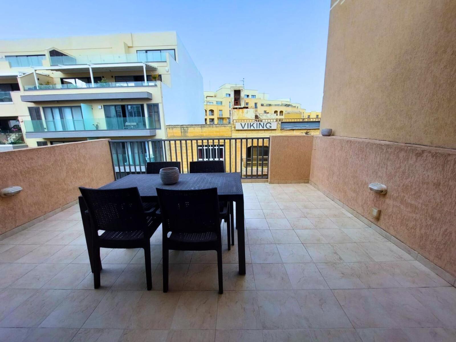 2 Bedroom Seafront Duplex Penthouse In The Heart Of Spinola Bay San Julián Exterior foto